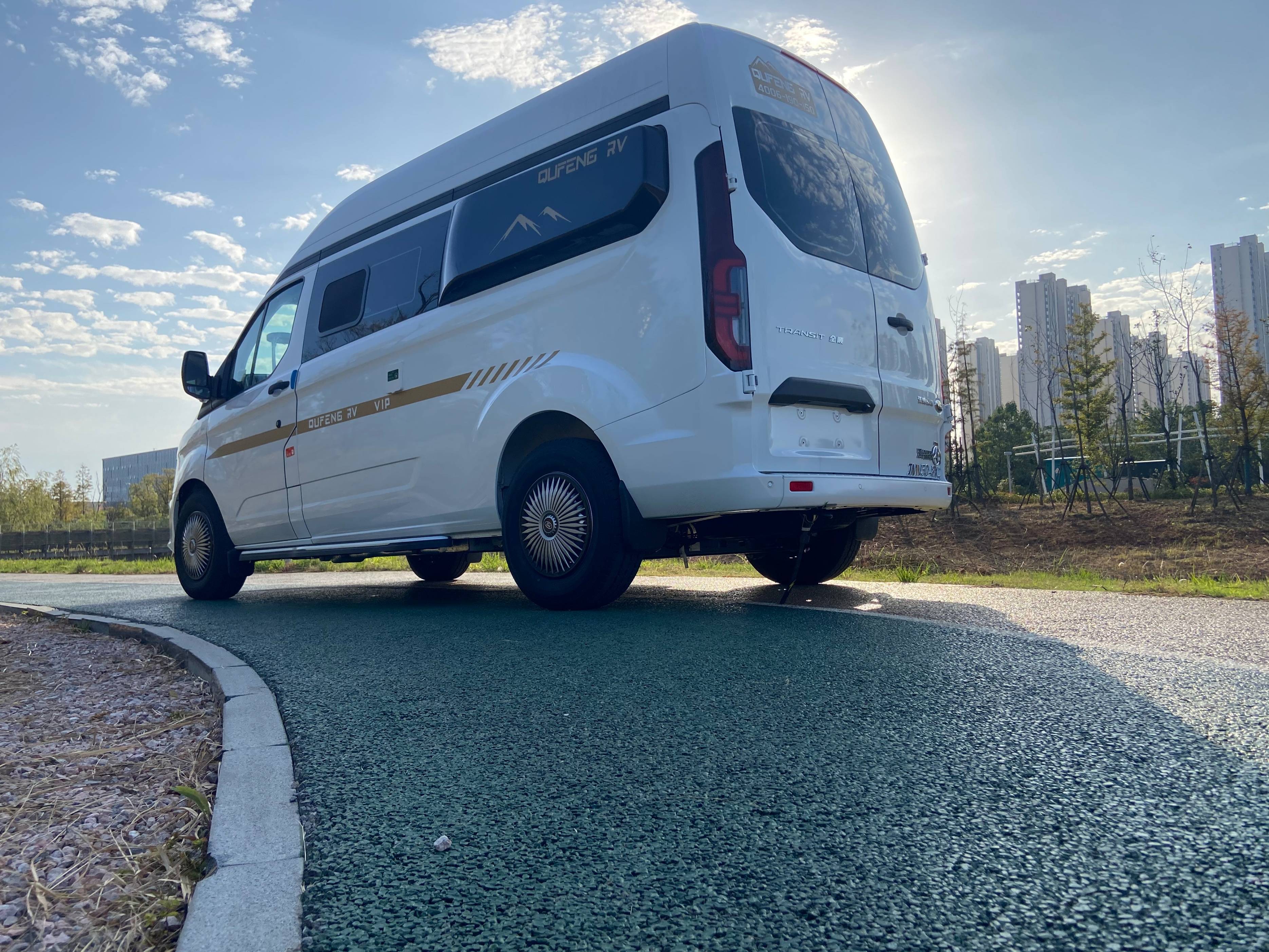 23款福特v362旅居小房车,都市通勤,长途旅游最佳选择趣蜂b610