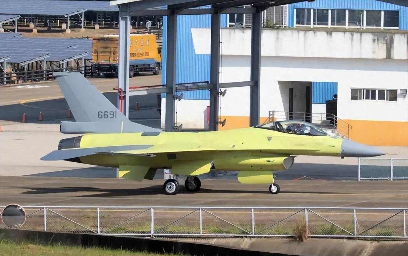 近年来,为了追赶解放军海空军战机水平,台湾省计划把自己的140架f16a