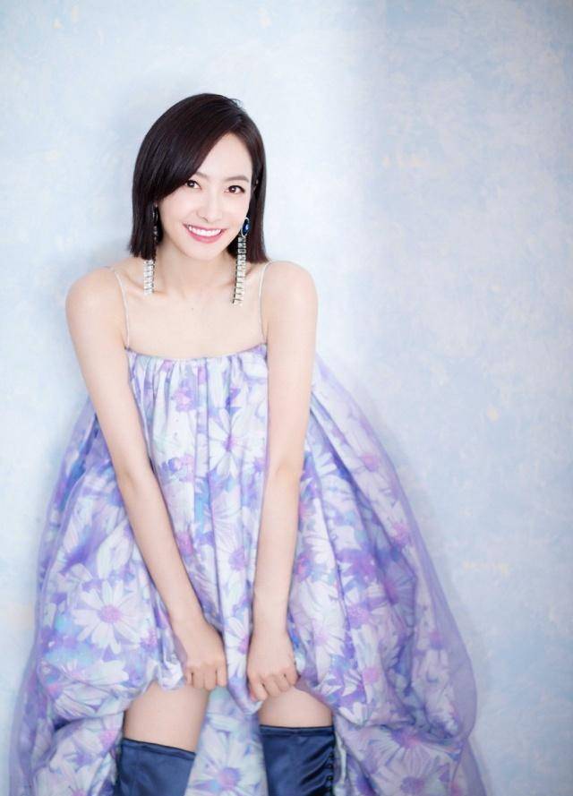 30岁宋茜齐肩波波头短发搭配大衣,气质开挂,秒变成18岁少女_造型_效果