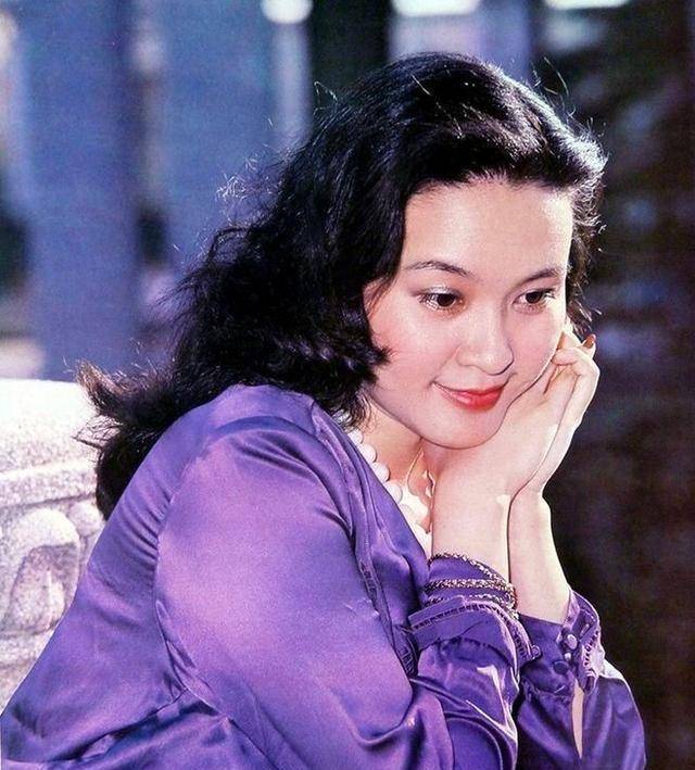 "女神"方舒:26年前不顾一切嫁与洪屠刚遭抛弃,如今老态难辨认_陈国兴