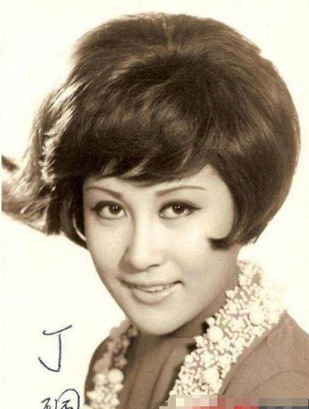与陈岚结婚37年,却"明目张胆"养前妻40年,向华强不为人知的一面_丁佩
