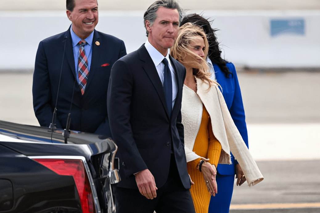 加州州长夫人出席apec宴会!