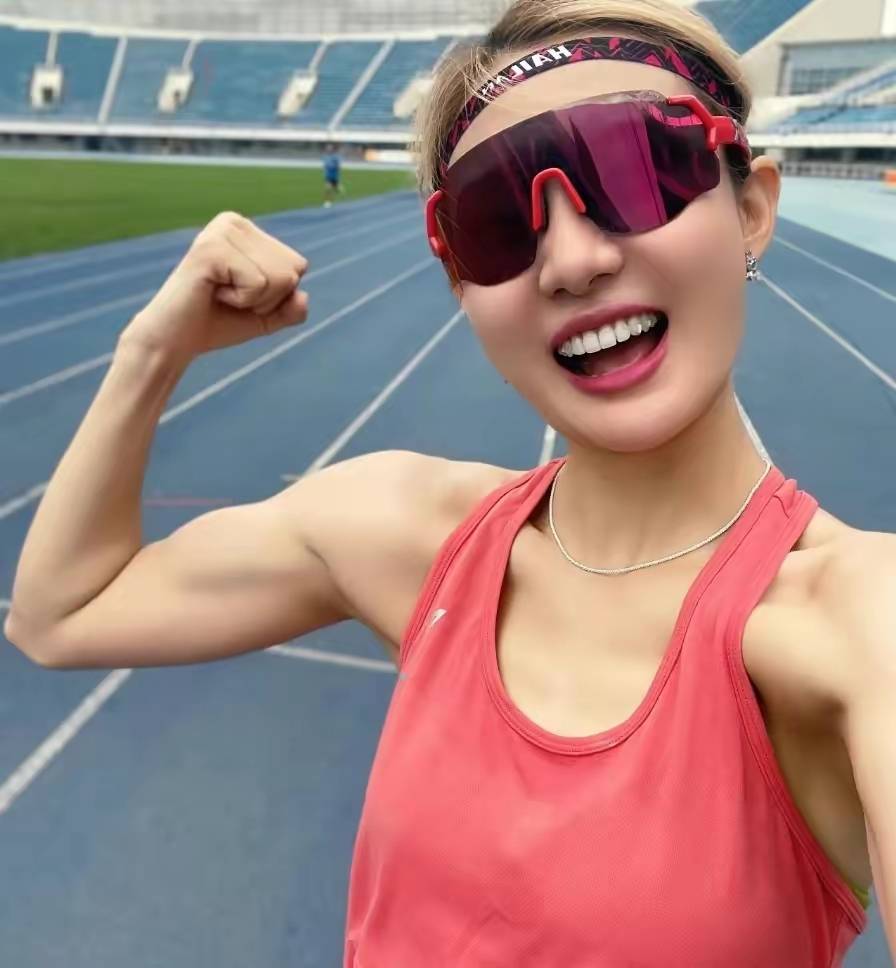 女运动员穿"铁三服"引争议,当事人委屈发声,相关解释难以服众_阿爽