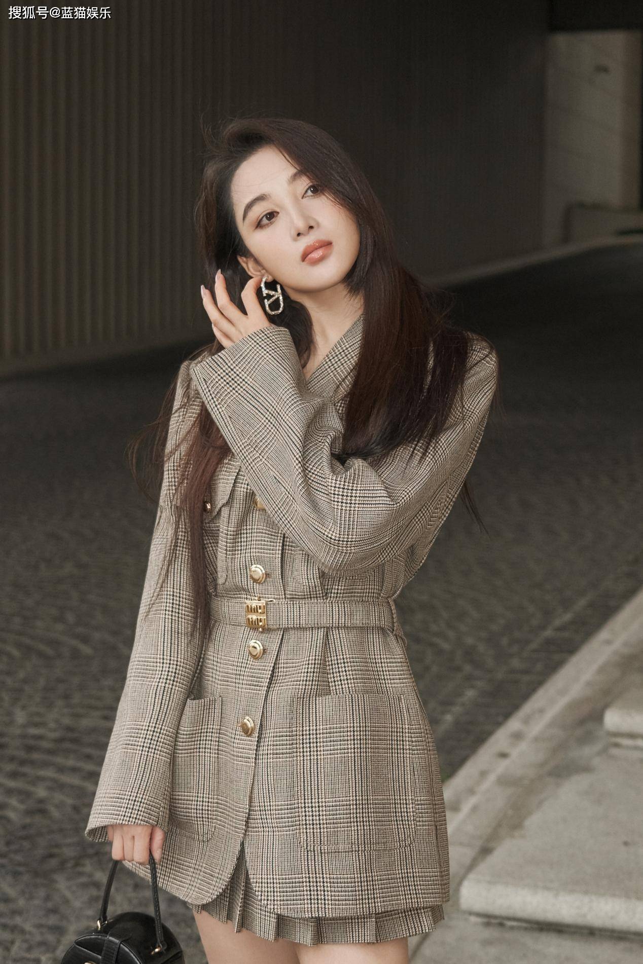 大半个娱乐圈都在做的这件事,孙嘉璐拿捏起来超丝滑,美商在线_拉德