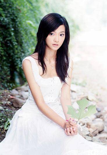 和赵丽颖曾是同档选秀冠军,为戏增肥后患病,现成李柄熹新剧女主_何琢