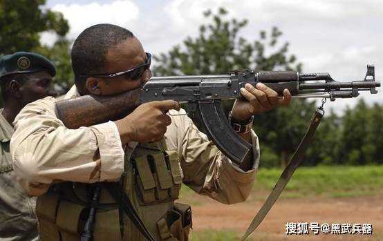 中国的type 56突击步枪曾在中国成为标配步兵武器长达30多年_苏联