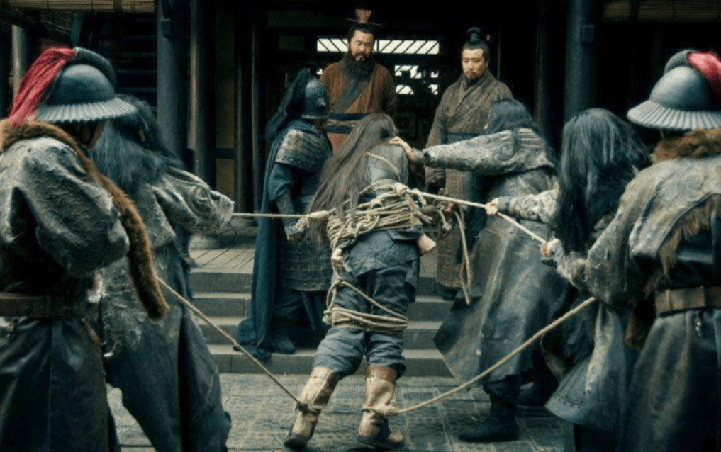 曹操处死陈宫是直接斩首,为何杀吕布却要先勒死,再砍头示众?