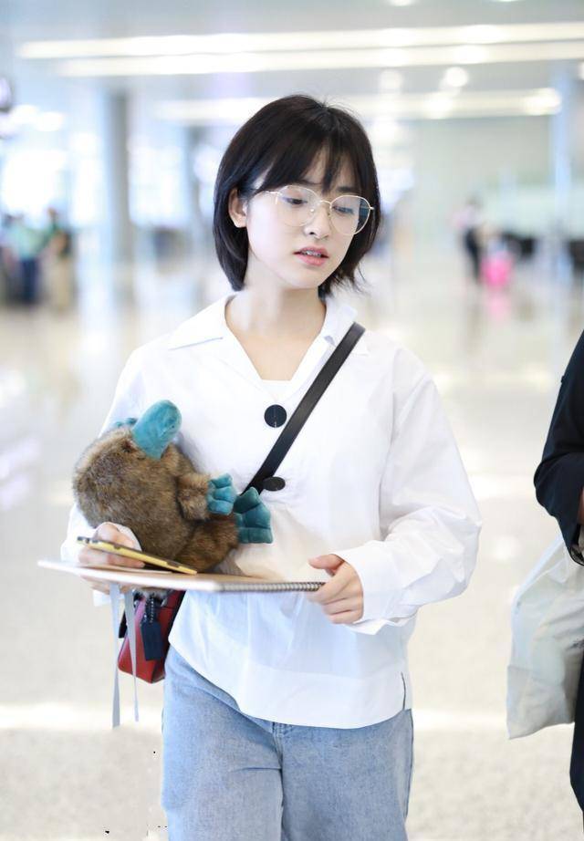 小个子女生剪短发能显高又显瘦,穿对衣服更时髦,明白几点就够了_沈月