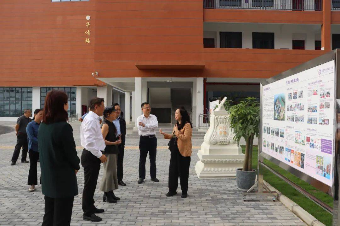 国务院参事汤敏和国务院参事室特邀研究员左小蕾莅临南宁市兴宁未来