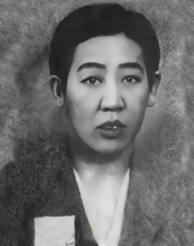 1948年川島芳子被槍決,手中緊握一紙團,上面寫著什麼?