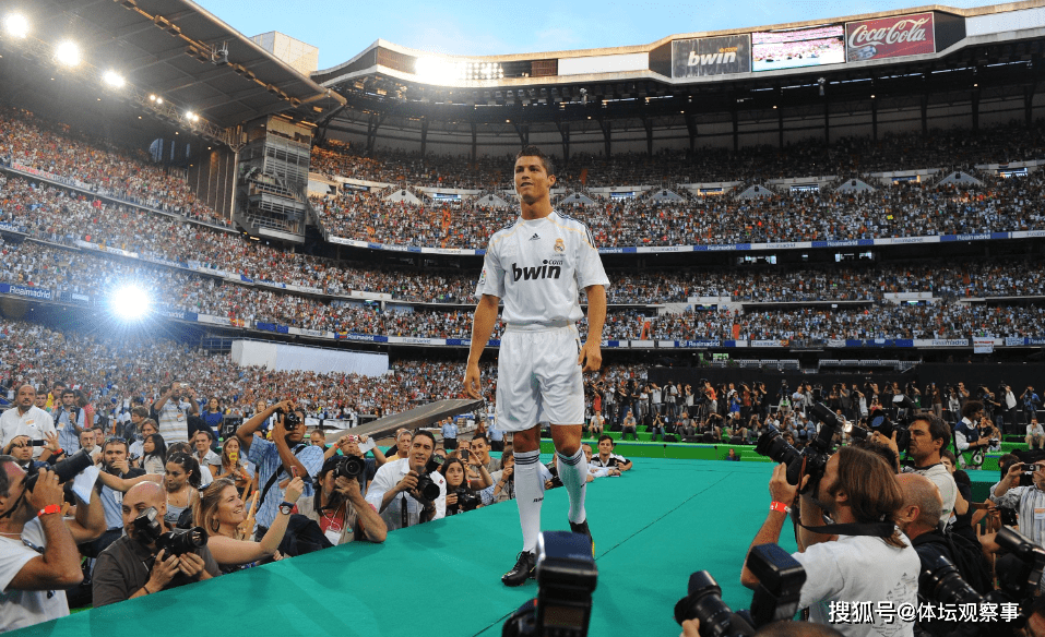 犹记得,c罗渴望拿到与梅西一般的高薪,为此不惜与弗洛伦蒂诺·佩雷斯