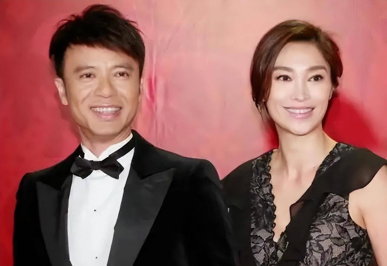 不过,这并没有影响他们的感情,李克勤仍然把卢淑仪当成公主般宠爱,卢