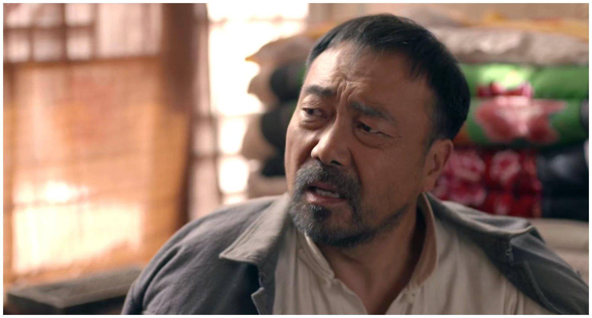 平凡的世界|这个年轻人当兵引轰动?却为何会挨父亲一巴掌?