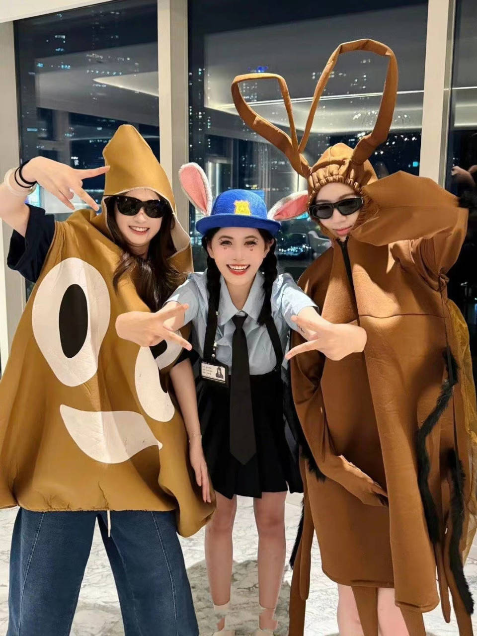 王思聪太古里炫十万球鞋,神秘光腿美女陪伴,旧人焦可然再受关注_两个