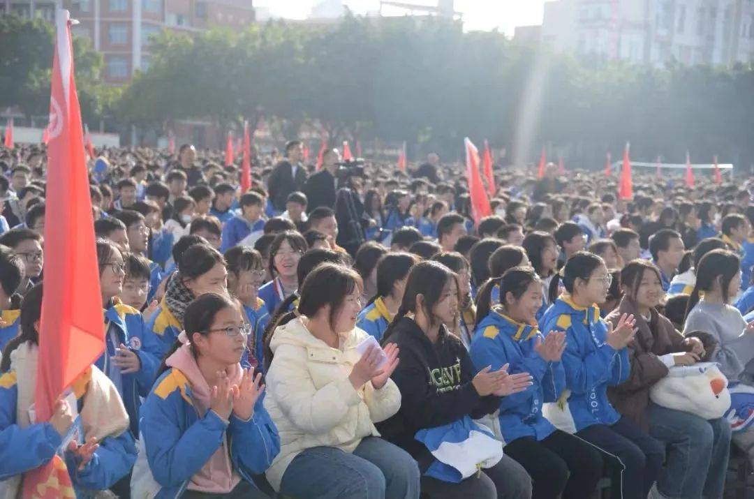 我在家乡中学,给六千人讲生涯规划.希望生涯教育更加普及!