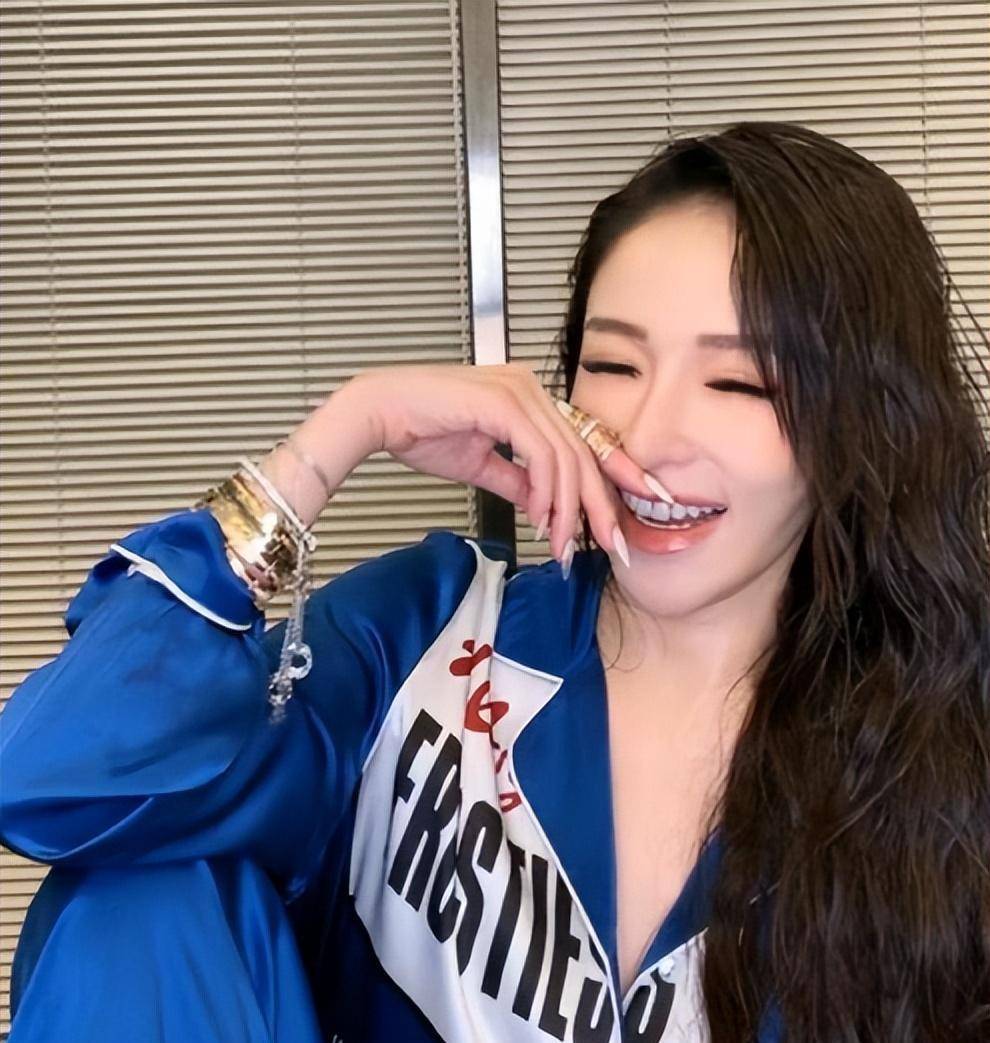 从出道开始"模仿",就连结局也让人恐慌!_萧亚轩_偶像_感情