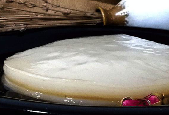 老醋缸里长出的"大肥肉",要吃到得靠运气,吃货:看到都是福气_蛾子