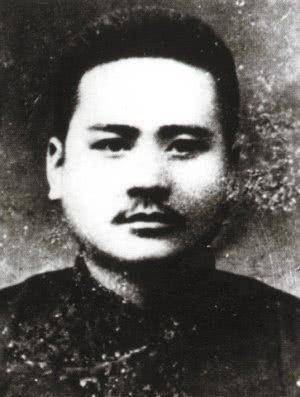 杨殷去世后,留下来妻子和四个孩子,因为社会混乱,妻子和其中两个孩子