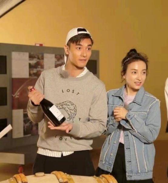 吴昕和郑凯的恋情似乎已经不是第一次被曝光了,早在2019年两人就被拍