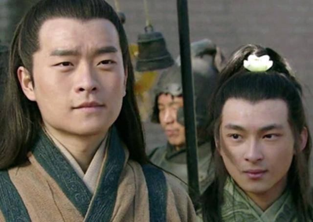 刘表有两个儿子,一个是长子刘琦,一个是次子刘琮,都是他的前妻所生.
