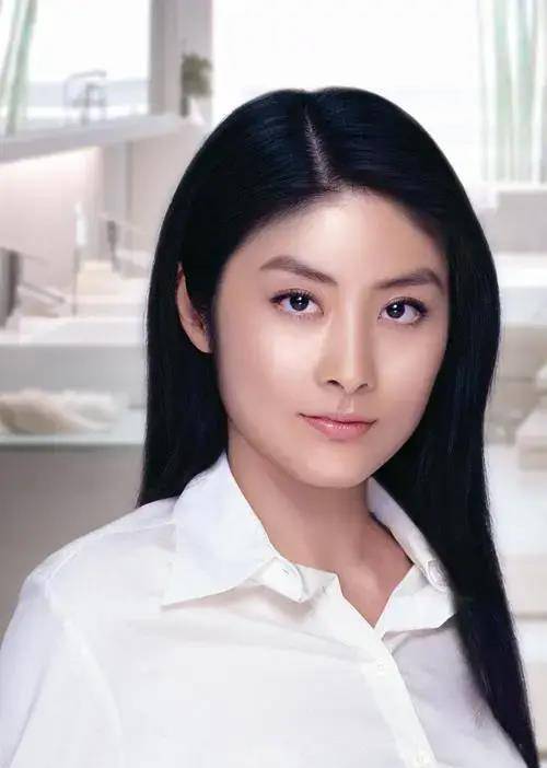 陈慧琳的护肤经历可以说是她保持年轻的秘诀之一.