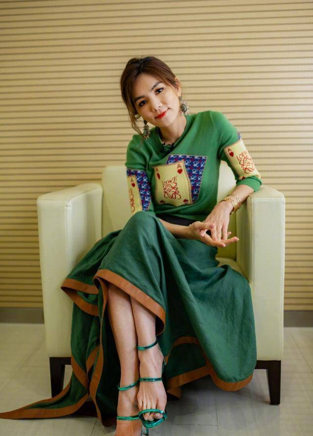 37岁ella换发型美太多,一款波波头造型颜值气质开挂,被惊艳到了_显得