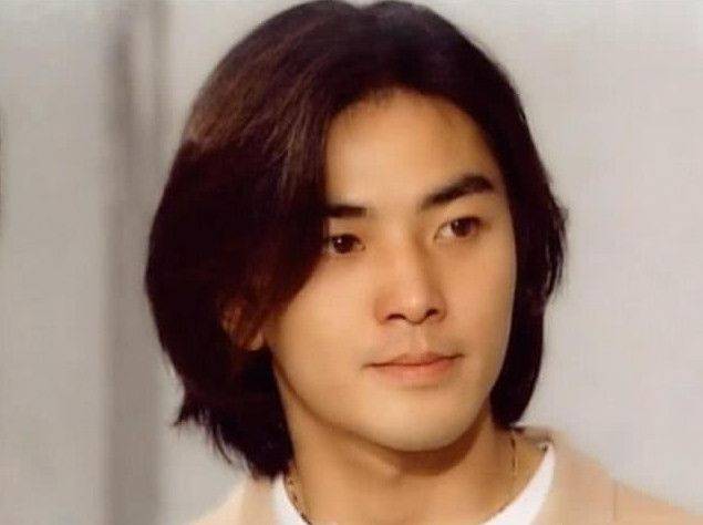56岁郑伊健苍老憔悴认不出,定居国外至今无子,变化太大了_孩子_陈浩南