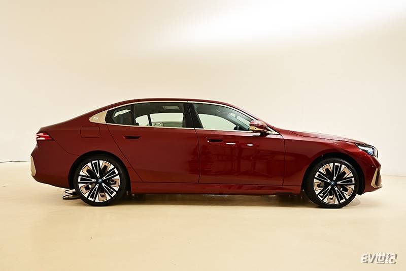 二十载豪华标杆,无惧强大市场竞争宝马5系胜券在握_搜狐汽车_搜狐网