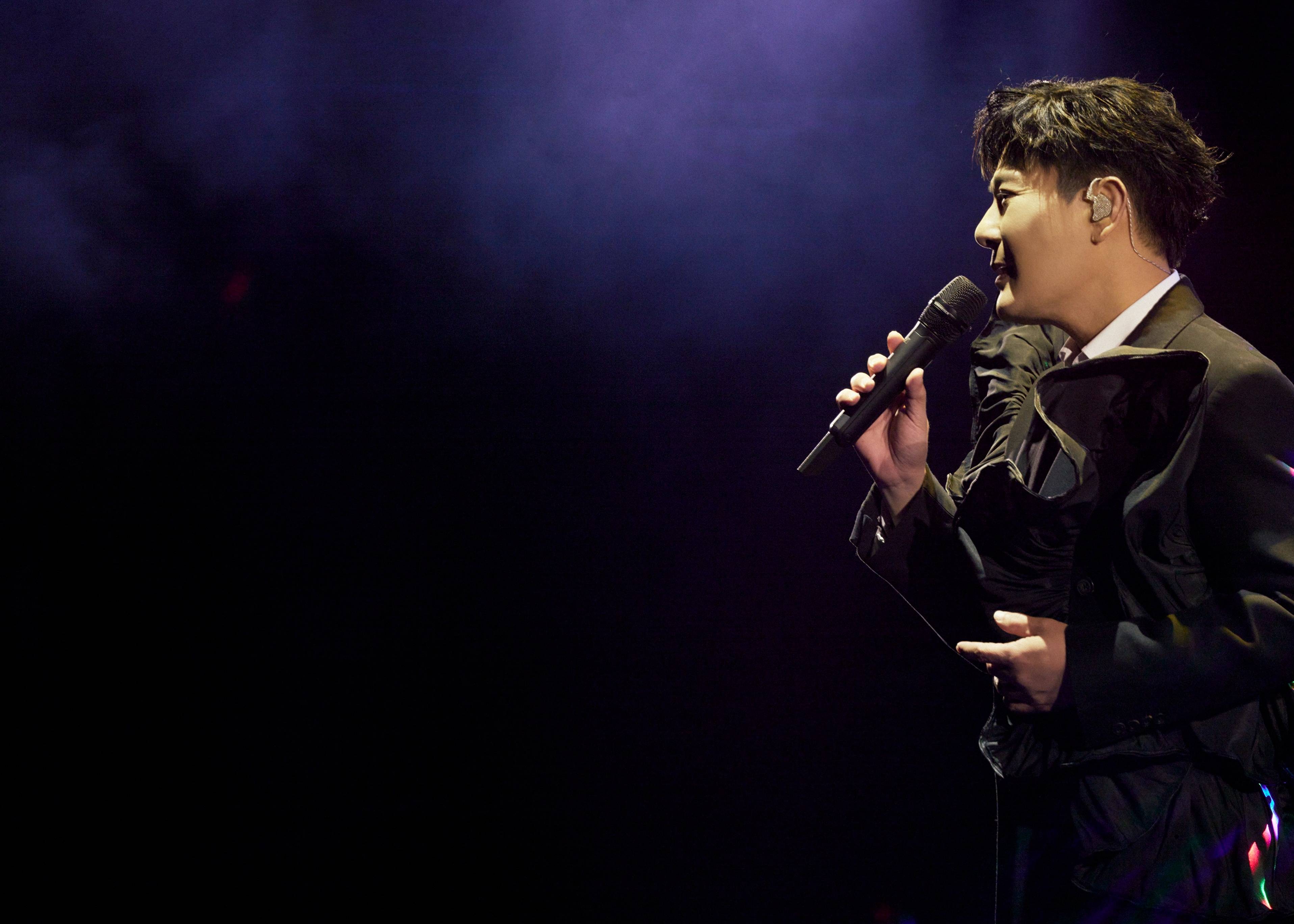 0湖州站观演"福利"多多,经典曲目引发万人大合唱_张信哲_歌迷_演唱会