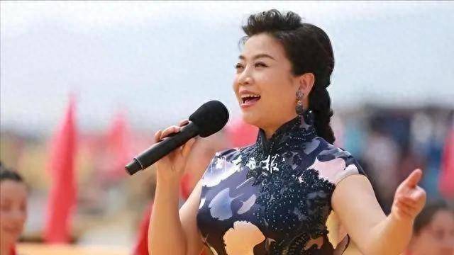 55岁民歌皇后张也:孤身22年未婚无子,与男密友相守21年却_支持_故事