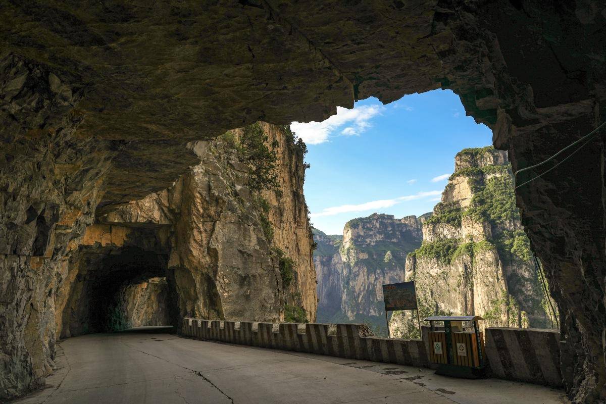 平顺神龙湾挂壁公路观景台的绝美风光_景色_游客_地方