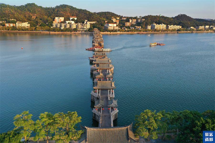 广东潮州古城,一座拥有1600年历史的文化名城,依然延续千年文脉