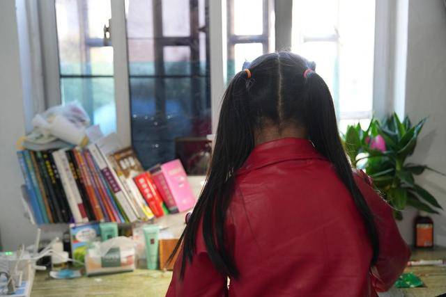 女童横店当童漂4个月赚250元_吴兰_小伊_孩子