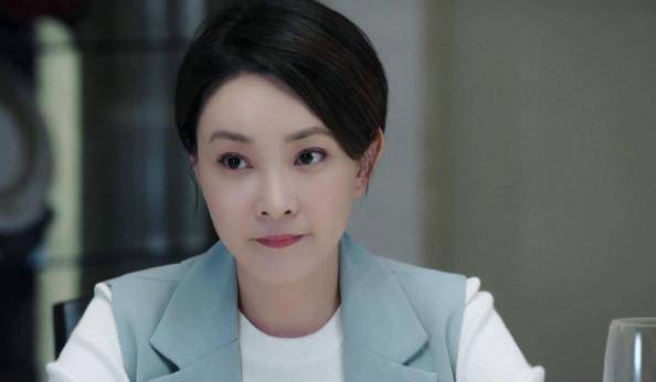 她是张嘉译的前妻,与孙红雷因戏生情,38岁时选择退圈再婚嫁富豪