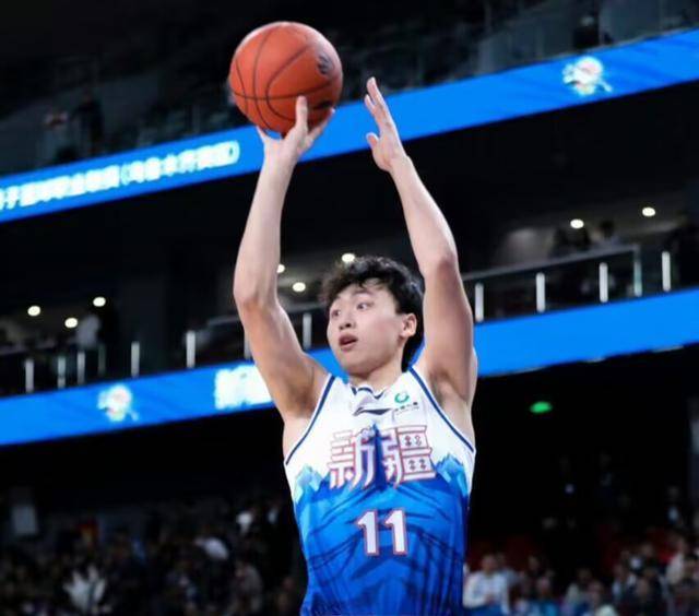 齐麟狂砍31分,阿不都一数据全队最高,他锁住菲尔德,新疆队第二_比赛_