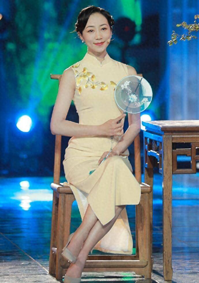 韩雪旗袍造型:这位"江南姑娘"出身豪门!_女性_身材_款式