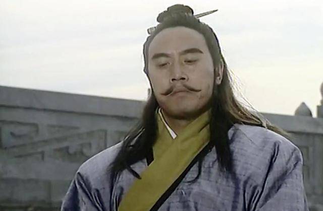 楚成王年少的时候,他的哥哥楚王堵敖为了巩固王权,想要杀他,楚成王