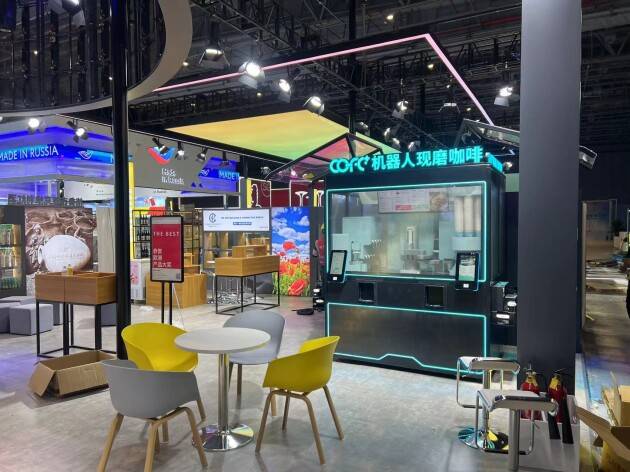 第5代cofe 咖啡机器人亮相第6届进博会_cofe_咖啡馆_中国