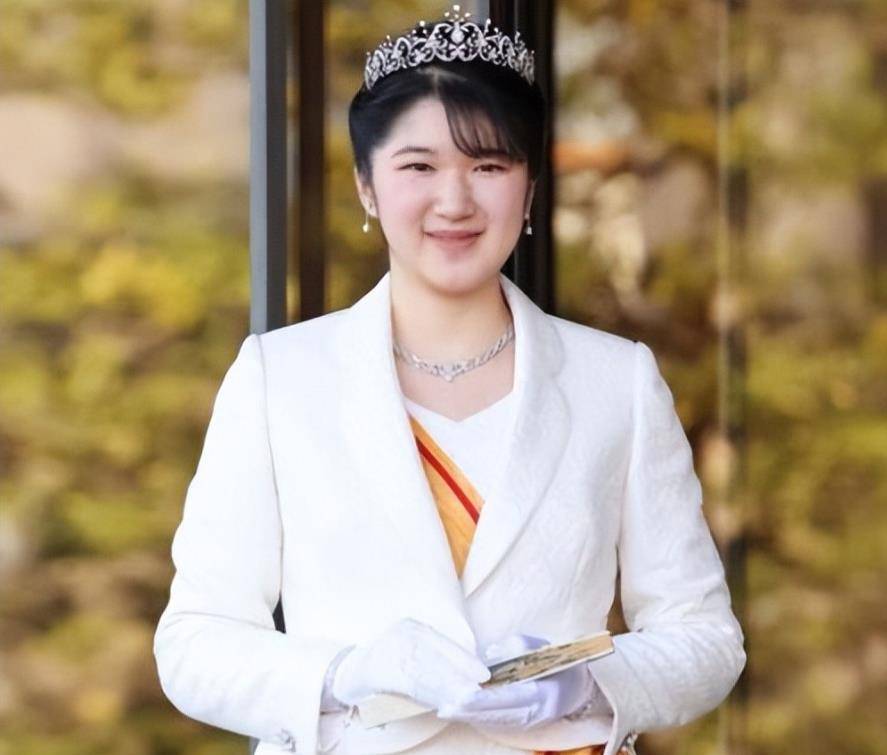 日本爱子公主换新发型!长发剪成齐肩发变甜美,酷似年轻时的雅子