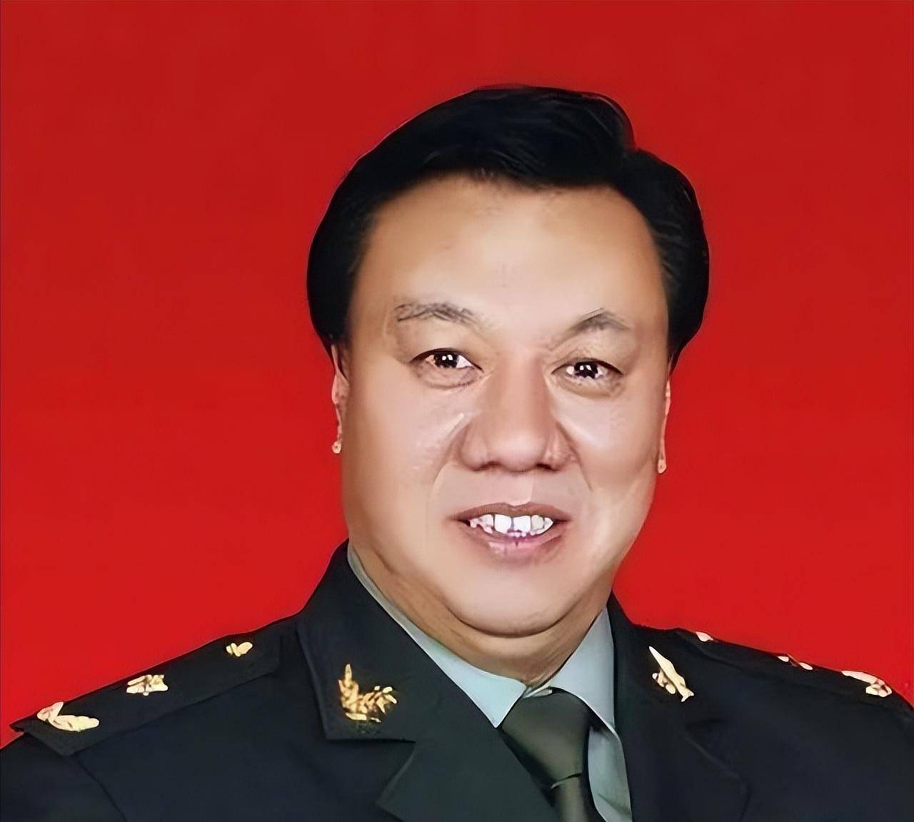 男高音刘斌:国家一级演员,唱《当兵的人》出圈,和初恋相爱一生_京剧