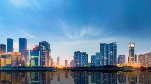 不了解中国白酒的外国旅客，喝完后直呼：下次再也不敢随意喝了！(图1)