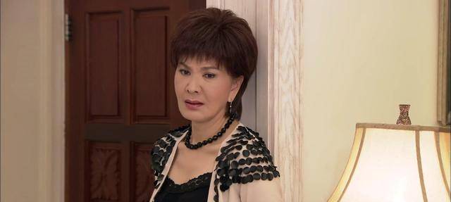 01,说到做父亲,他没能教育好儿子洪世贤,也心疼心