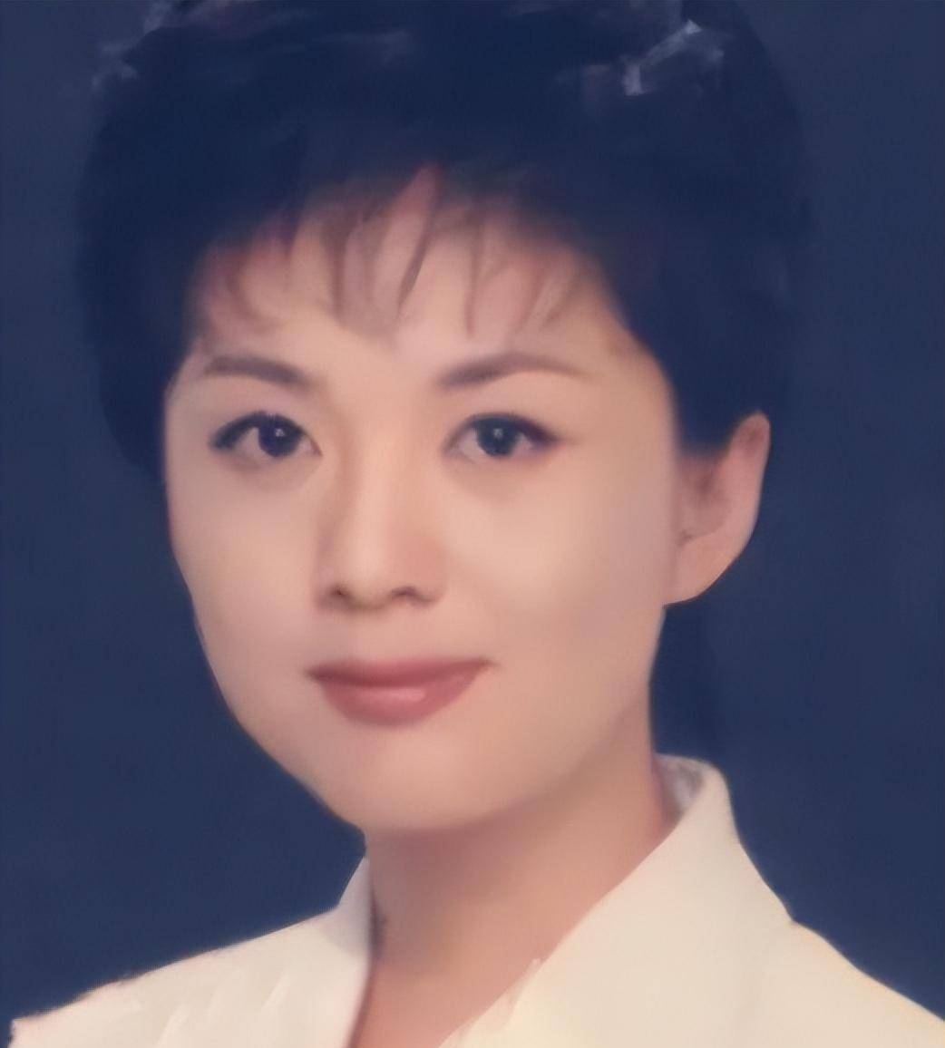 嫁大11岁清华教授的主持人海霞,结婚23年幸福如初_罗永章_电视观众