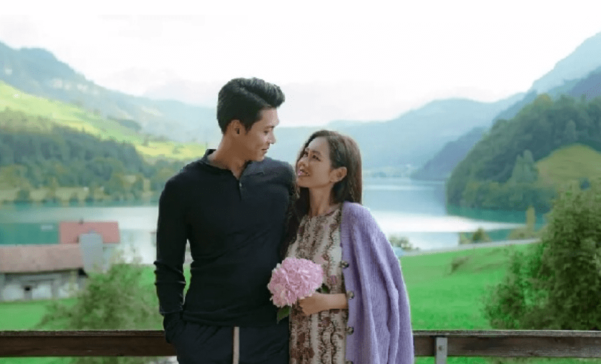 孙艺珍偷瞄玄彬,眼里充满喜爱和微笑,网友:爱一个人是藏不住的_恋情