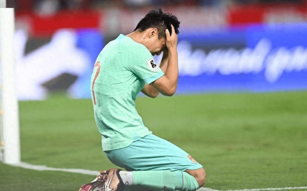 国足0-3韩国!无缘爆冷,有态度没奇迹,武磊硬刚裁判,球迷没放弃