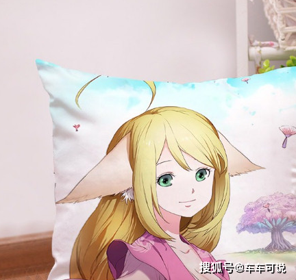 专属狐妖小红娘抱枕看上去特别的恩爱甜蜜,里面的少女就是涂山苏苏了