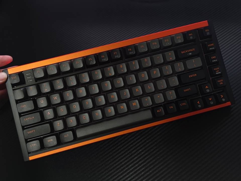 铭凡首款机械键盘MKB i83实测：金属质感，三模无线，499元引爆市场！