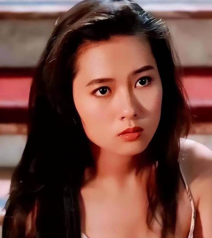 "艳星"李丽珍:三级片的代表作火遍大街小巷,三点全露有多拼_挑战_个人