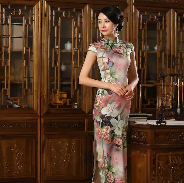 最绚丽的印花旗袍的穿搭,让你化身花丛中的仙子宛如国色天香!