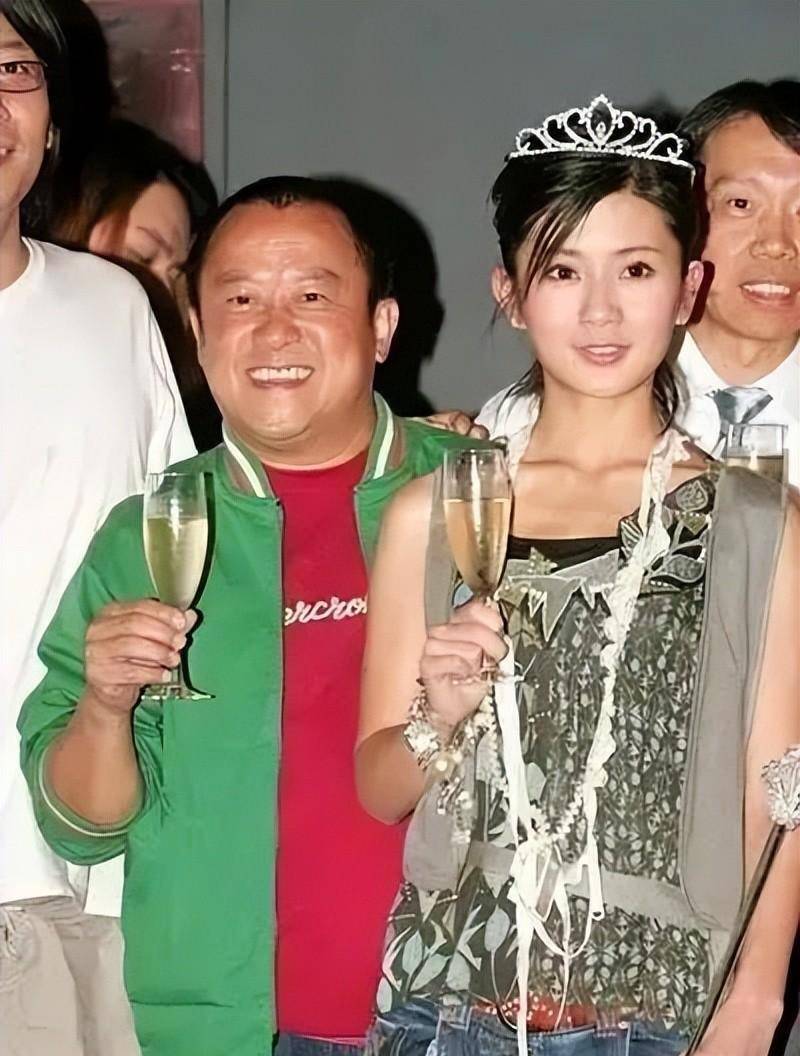 继杜旭东曹查理后,70岁曾志伟也道歉了,却招来一片骂声_香港_妻子